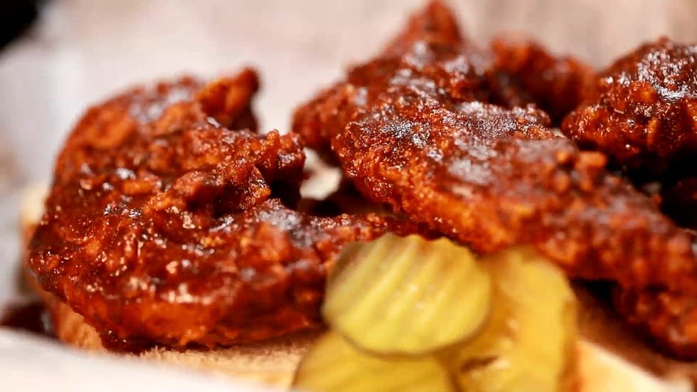 Bí quyết chăm sóc gà đá một cách tối ưu từ chuyên gia Nguyễn Thị Nhỏ